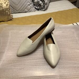 Chic Cream Women's Flats NWOT